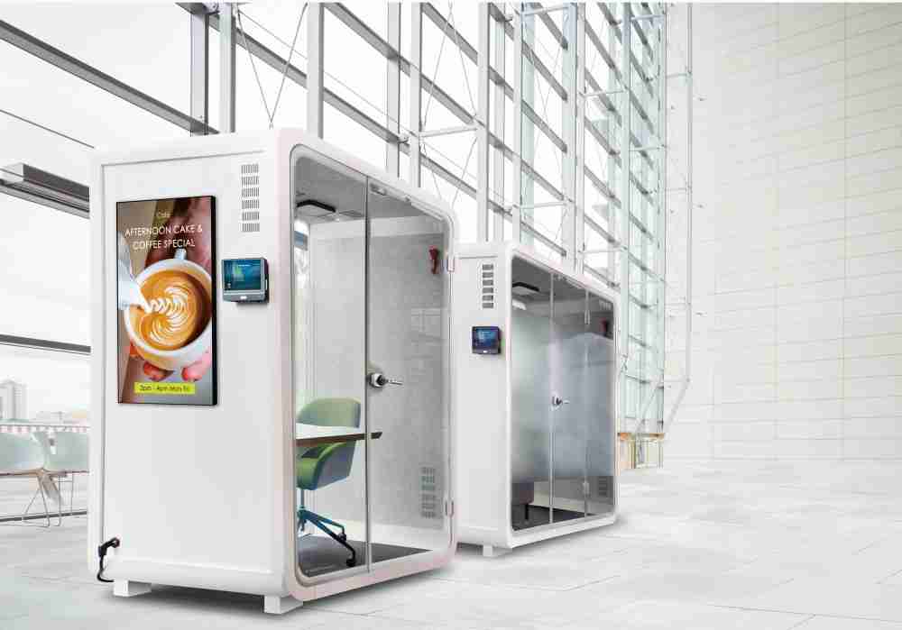 银河集团子公司达擎之智慧行动办公舱，，，采用PDLC智能调光玻璃设计，，透过通电与断电的电流切换，，，，呈现透明与雾面效果，，具节能降耗特性并兼顾隐私，，，，确保信息安全