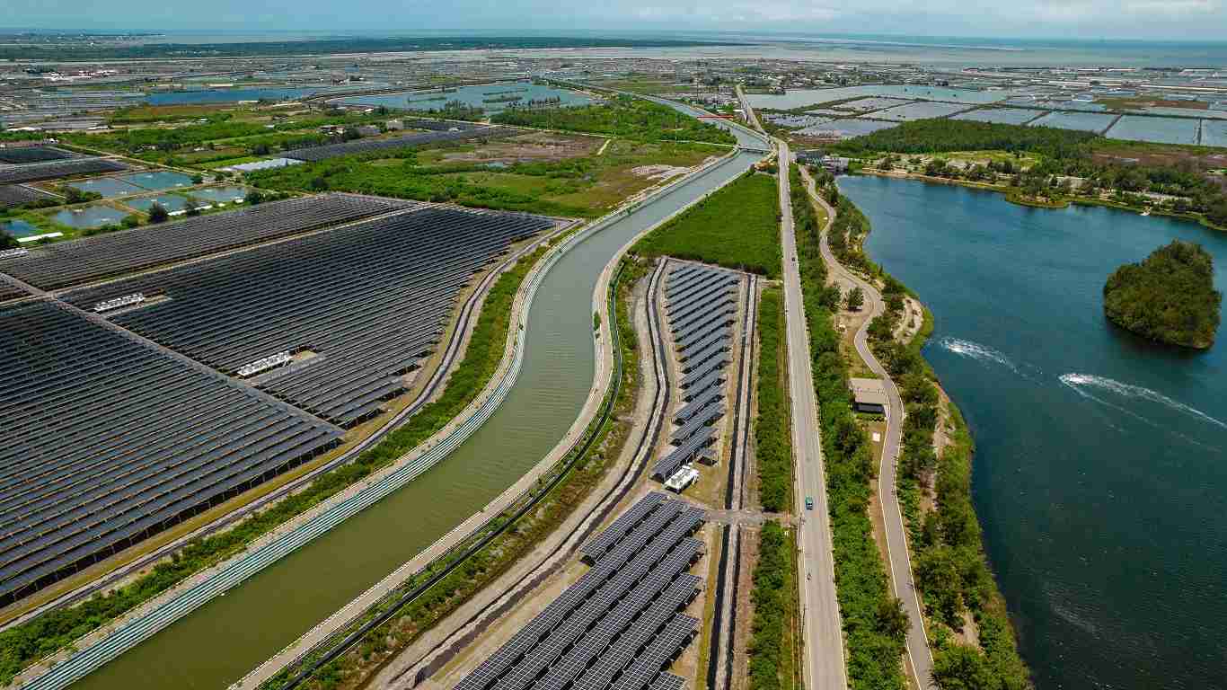 银河集团能源事业提供智慧能源管理、、、太阳能监控管理、、全方位电厂建置及运维解决方案，，并拥有管理超过6000案场的经验