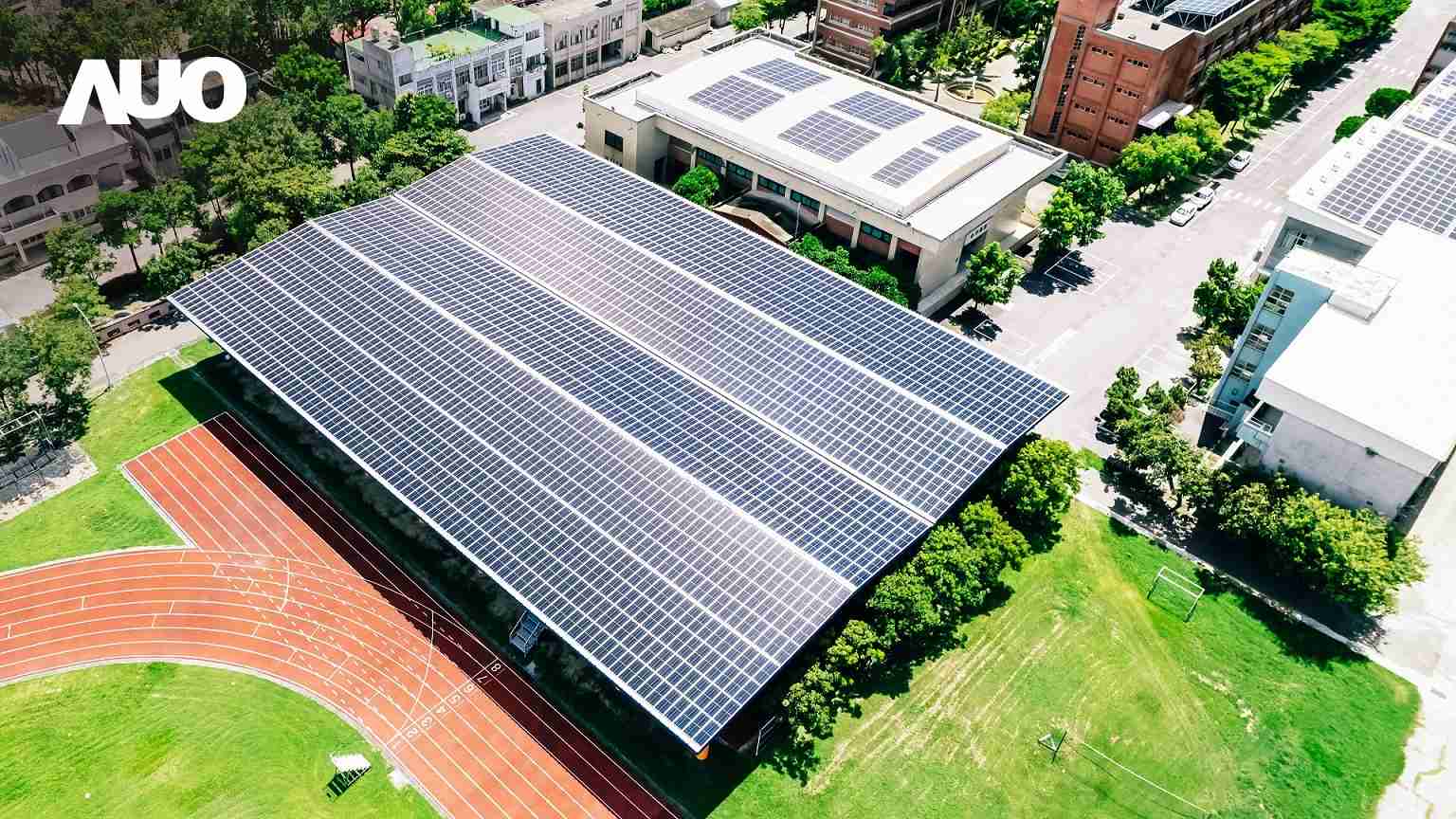 银河集团SunSteel光电整合型浪板具备快速安装、、轻量化优势,,,,可提升15%发电效能,,,,通过国际IEC与台湾VPC认证安全、、防漏、、、、耐候标准