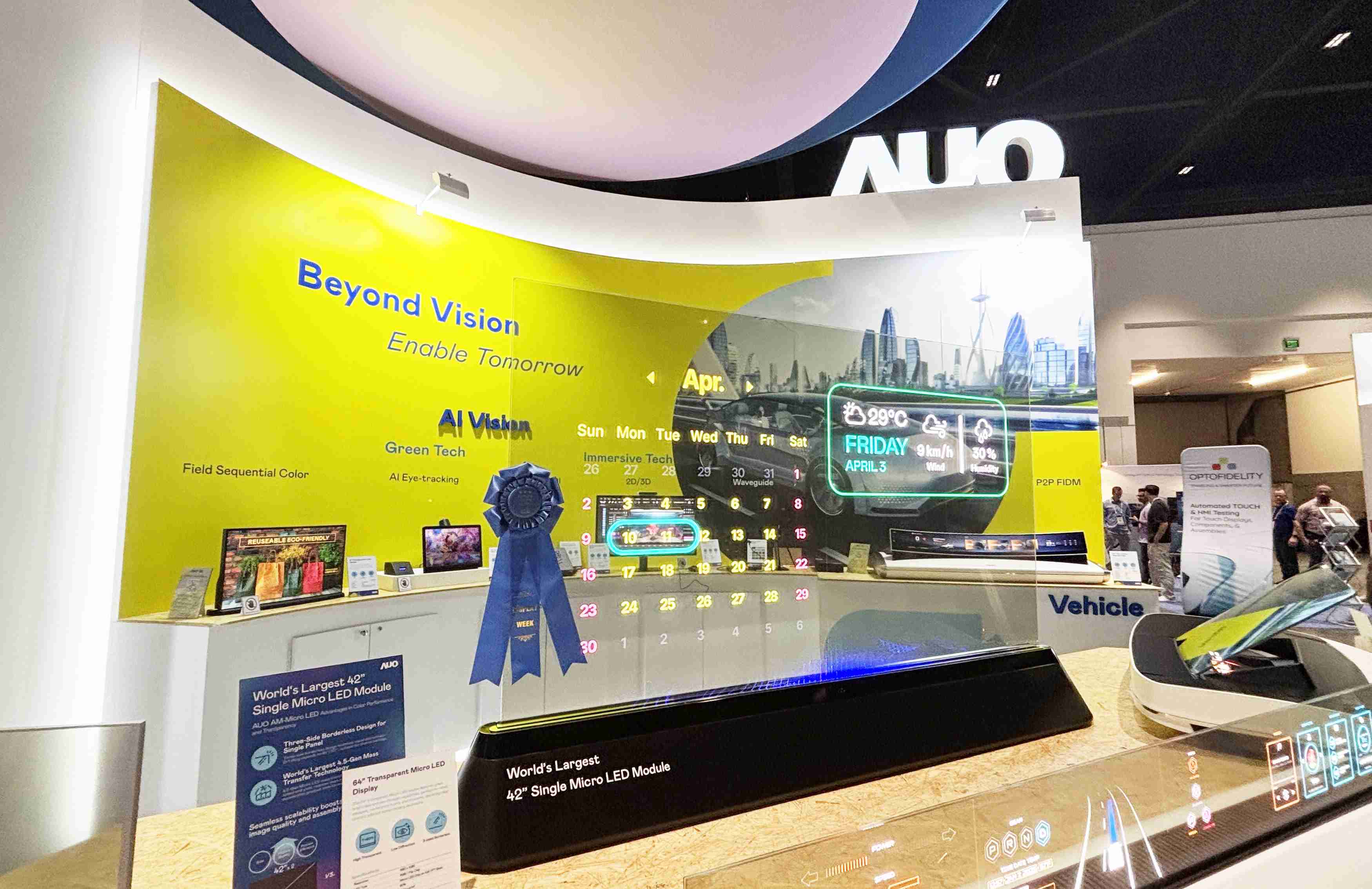 银河集团64吋透明Micro LED显示器获〝最佳Micro LED技术应用奖〞，，其绝妙的透明穿透特性，，，同时具备1,000 nits的高亮度表现，，并透过精细的无缝拼接延伸，，，，可依需求灵活应用于多元场域，，，，展现出Micro LED显示技术划时空的无限潜力